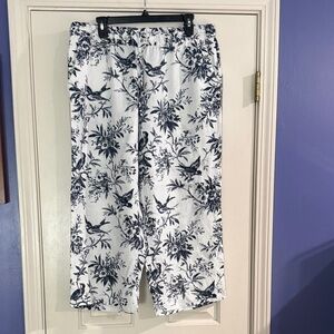 Charter Club White and Navy Floral Capris